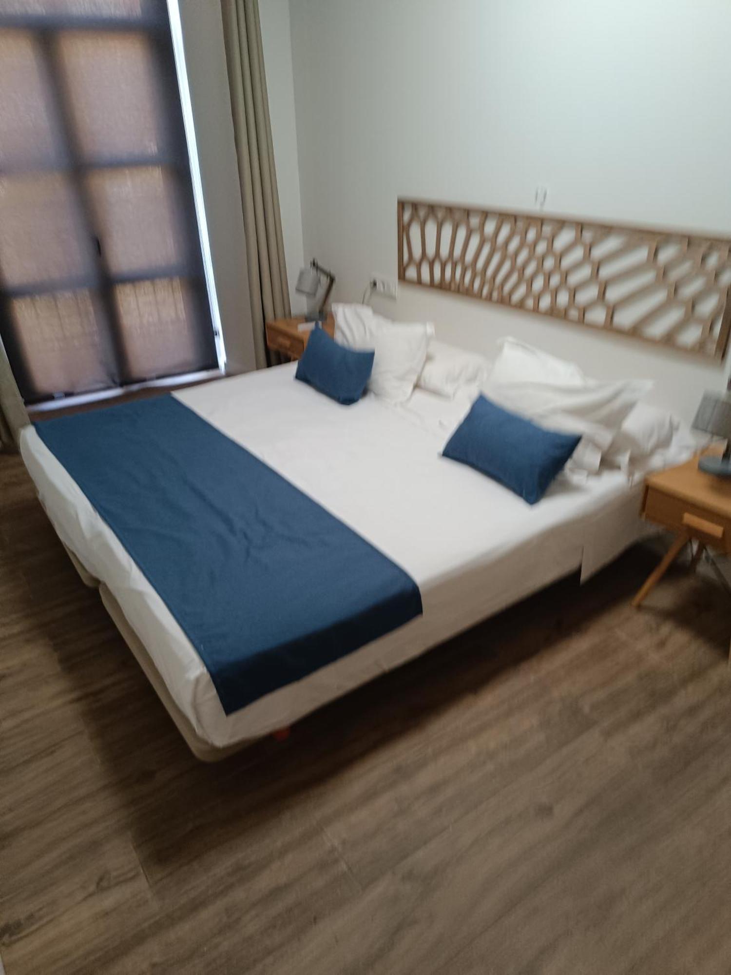 Apartamentos Al-Qazeres Luxury La Concepcion Caces Екстериор снимка