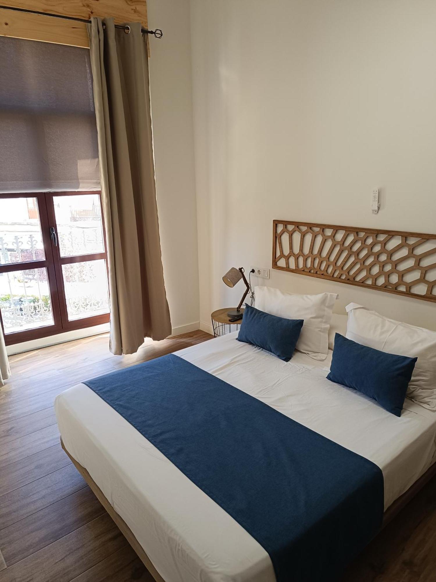 Apartamentos Al-Qazeres Luxury La Concepcion Caces Екстериор снимка