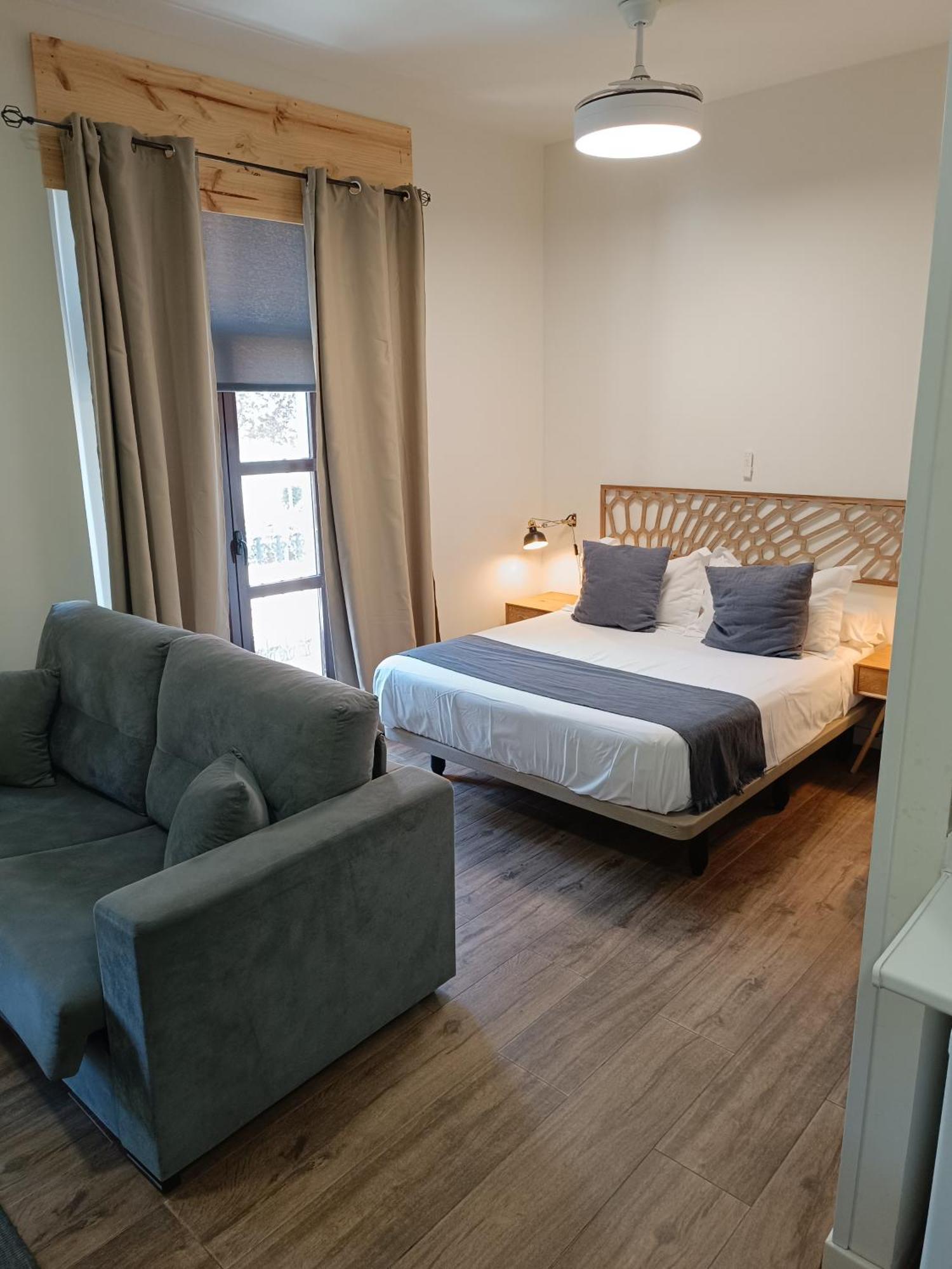 Apartamentos Al-Qazeres Luxury La Concepcion Caces Екстериор снимка