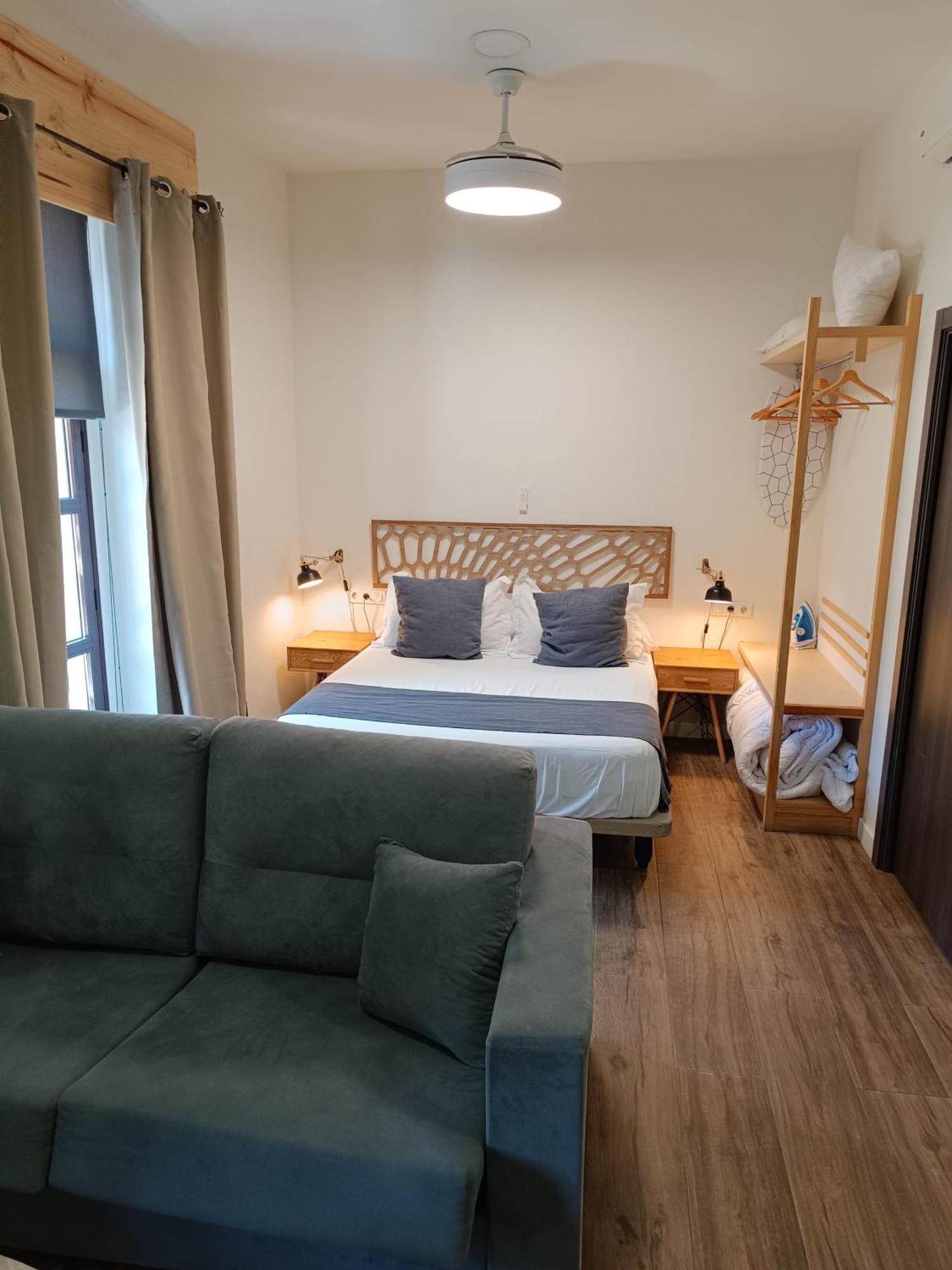 Apartamentos Al-Qazeres Luxury La Concepcion Caces Екстериор снимка