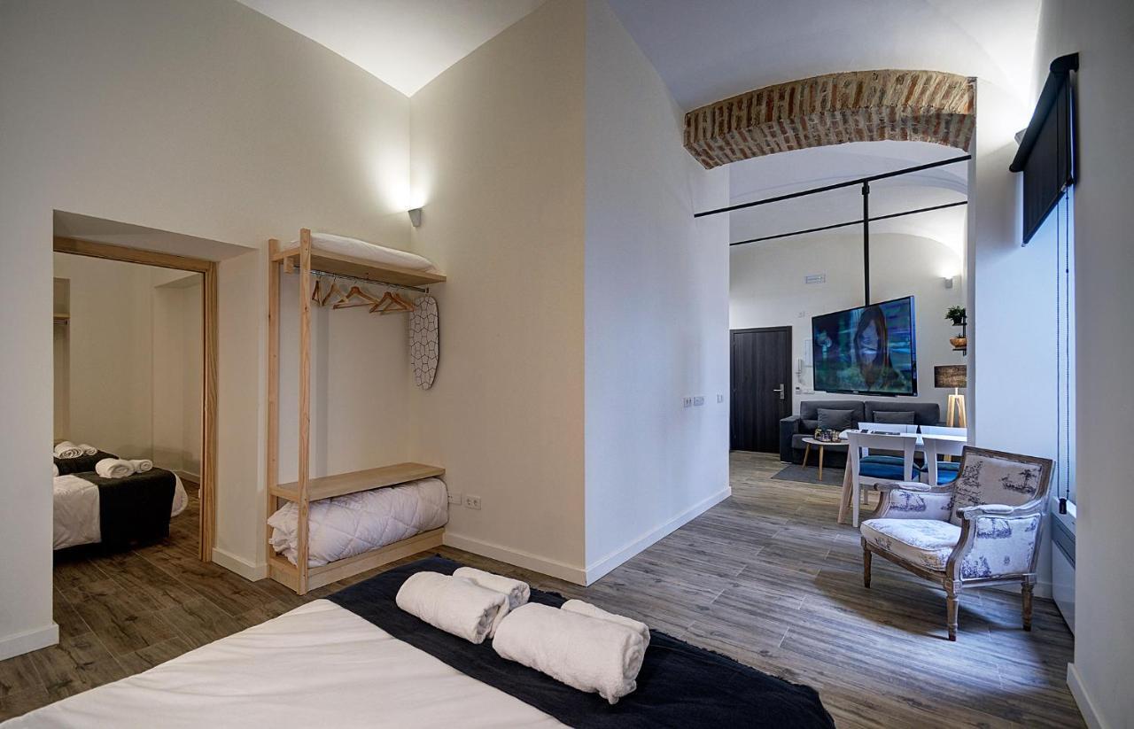 Apartamentos Al-Qazeres Luxury La Concepcion Caces Екстериор снимка